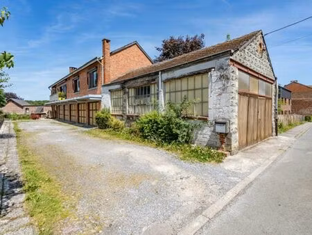 appartement 2 chambres + 5 garages + entrepôt