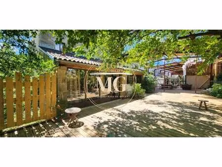 maison avec piscine et terrasse montreal (07)