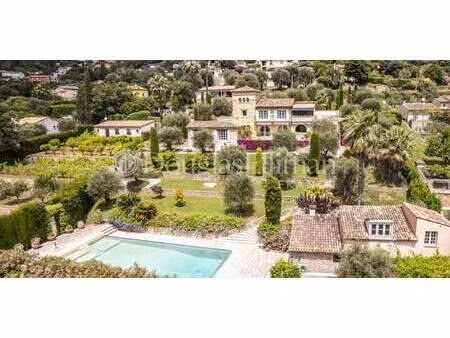 villa avec piscine et terrasse châteauneuf-grasse (06)