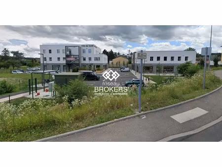 bureaux au sein d'un pôle de service à dominante médicale