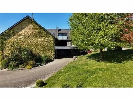 maison d'habitation avec grand jardin  carport et 5 càc.
