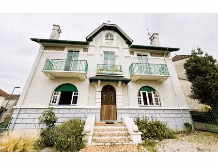 demeure de caractère avec logement annexe et dépendances