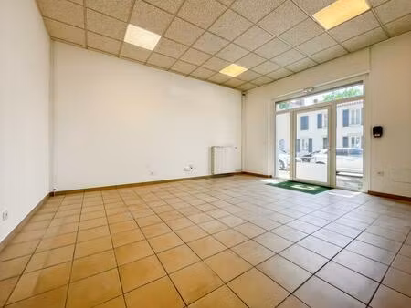 location bureau 73 m² à mont-de-marsan (40000)