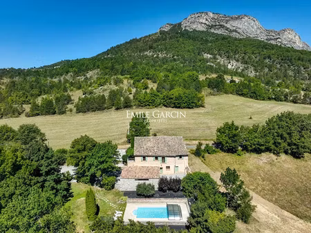 vente maison 10 pièces 230 m² à entrepierres (04200)  745 000 €
