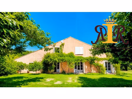 petite camargue domaine de 4 8 hectares avec etang privé