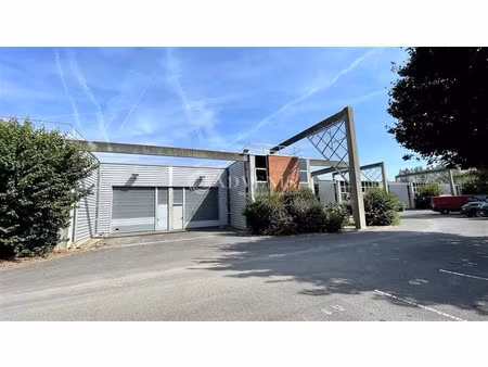 location locaux professionnels 741 m² à saint-thibault-des-vignes (77400)  5 557 €
