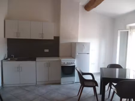 location appartement 2 pièces 42 m² à le muy (83490)  580 €