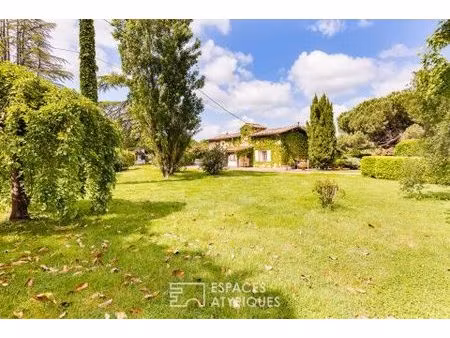 maison courant 1900 avec piscine  hangar et parc arboré