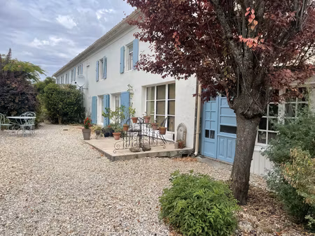 maison de village 274 m²