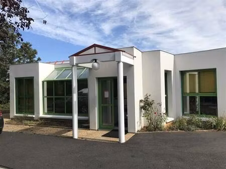 vente local d'activités saint benoit 445 m²