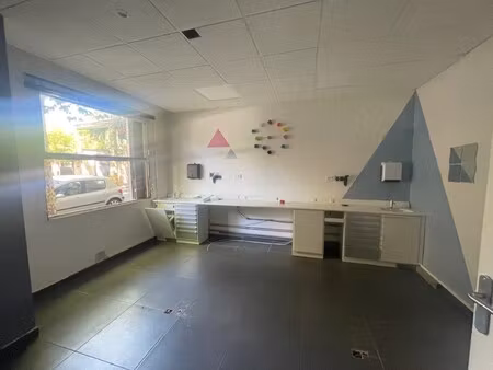 location local professionnel 60m² lyon 8ème