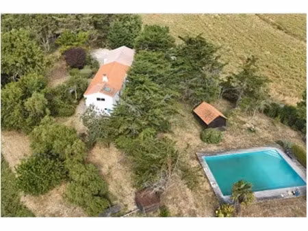 vente propriété 9 pièces 189 m² à beauvoir-sur-mer (85230)  499 000 €