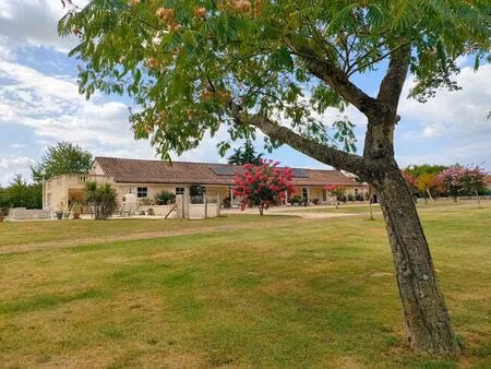 propriete - 280 m² - 10 pièces - 4 hectares avec dépendances