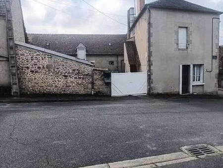 maison de 106 m² partiellement louée au rez de chaussé.