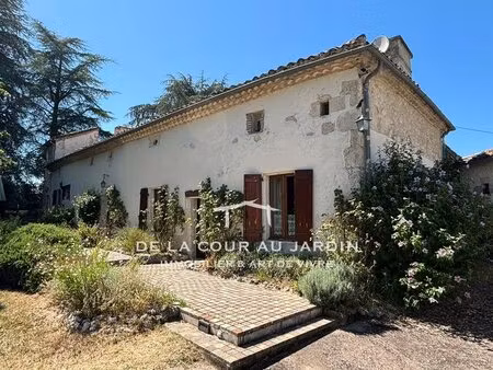 maison de campagne avec piscine.