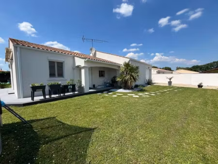 vente maison 5 pièces 112 m² à le chay (17600)  323 000 €