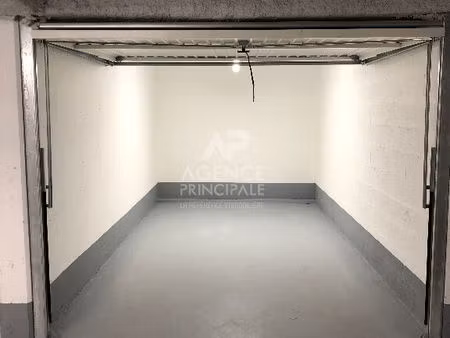 parking / box
