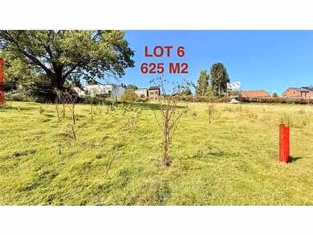 lot 6- près du centre  vue imprenable verte  permis accordé