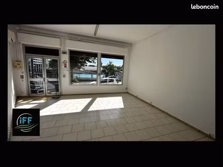 local commercial 44 m²