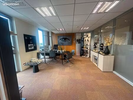 bureaux 250 m² beaucouze