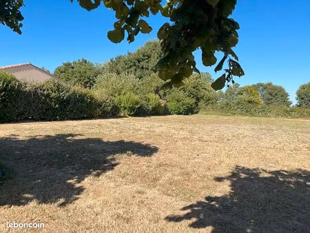 terrain 1097 m² pamproux