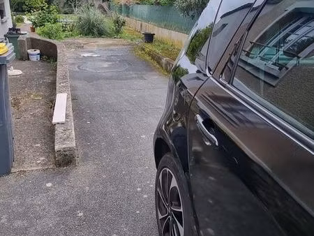 place de parking privée à louer