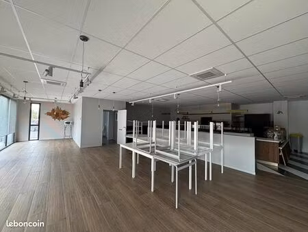 murs commerciaux 235 m² trelaze