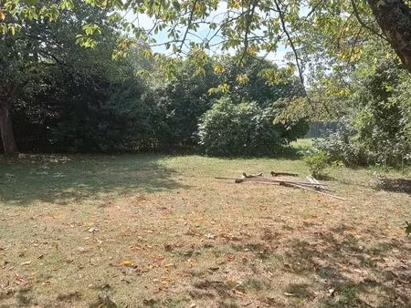 terrain constructible de 689 m2