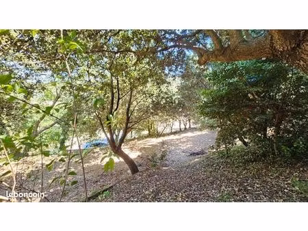 terrain 580 m² sainte anastasie