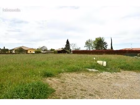 terrain 1 012 m² bats