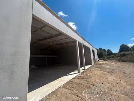local 250 m² plomelin