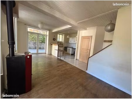 maison / 2appatrments pour location ou habitation