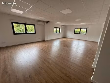 bureaux 64 m²