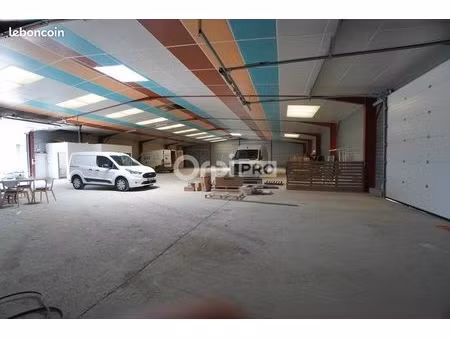 local d'activité 875 m²