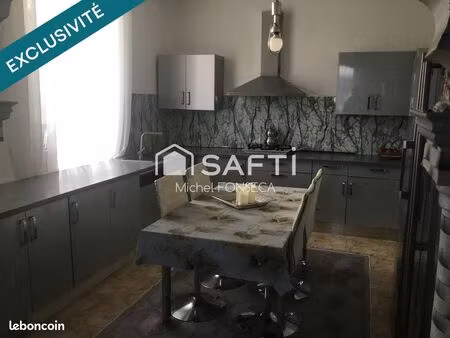 maison 11 pièces 242 m²