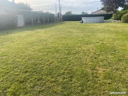 bas pays terrain plat 520 m2 en partie clôturé