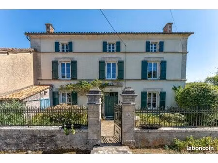 maison 8 pièces 209 m²