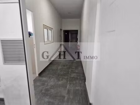 local bureaux 272 m²