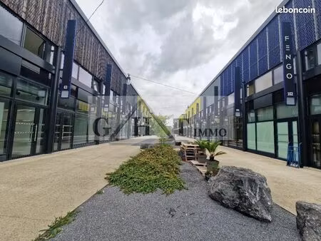 local bureaux 593 m²