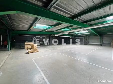 local industriel 1 593 m²
