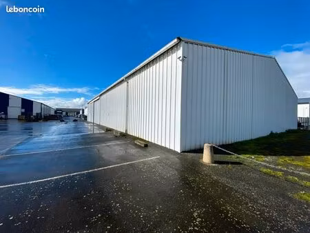 local d'activité 900 m²