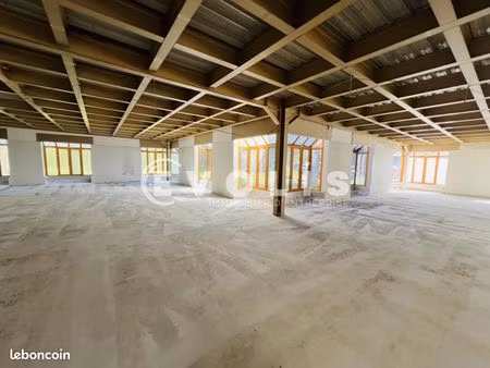 local d'activité 1 055 m²