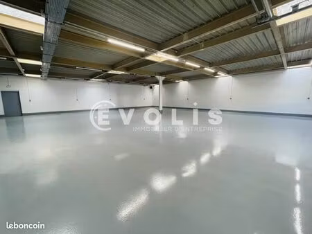 local d'activité 741 m²