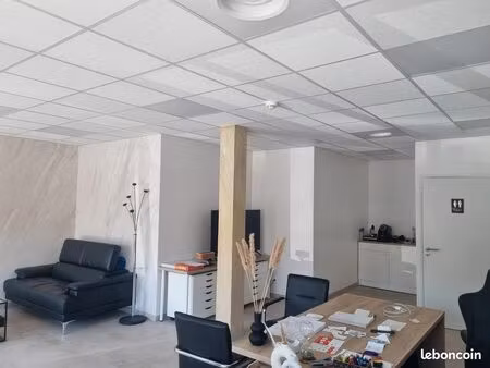 bureau lumineux 47 m² – climatisé – belle visibilité – à louer espace amasud