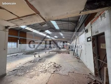 local industriel 590 m²