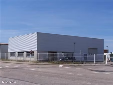 local d'activité 432 m²