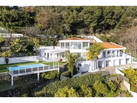 roqubeune-cap-martin  somptueuse villa contemporaine avec piscine et vue mer