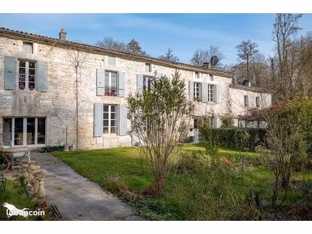 maison 10 pièces 270 m²
