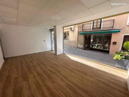 local commercial (101 m2) idéalement situé dans une rue piétone