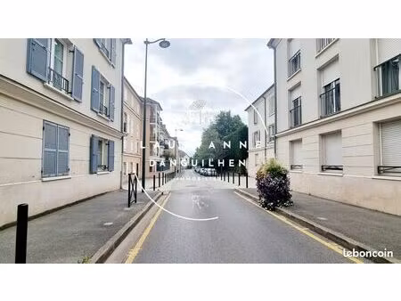 parking/box 14 m² taverny